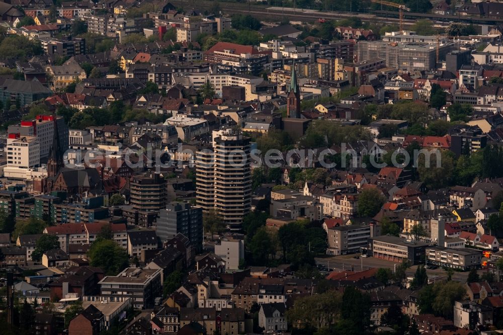 Aerial photograph Herne - High-rise building in the residential area on Hermonn-Loens-Strasse - An of Kreuzkirche in Herne in the state North Rhine-Westphalia, Germany