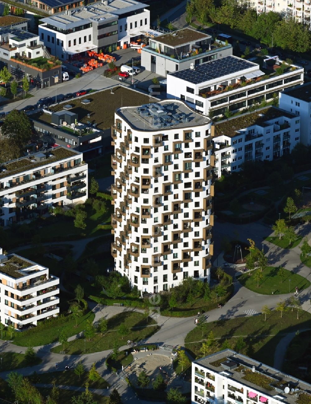 München from the bird's eye view: High-rise building in the residential area Isarbelle on Koppstrasse in the district Obersendling in Munich in the state Bavaria, Germany