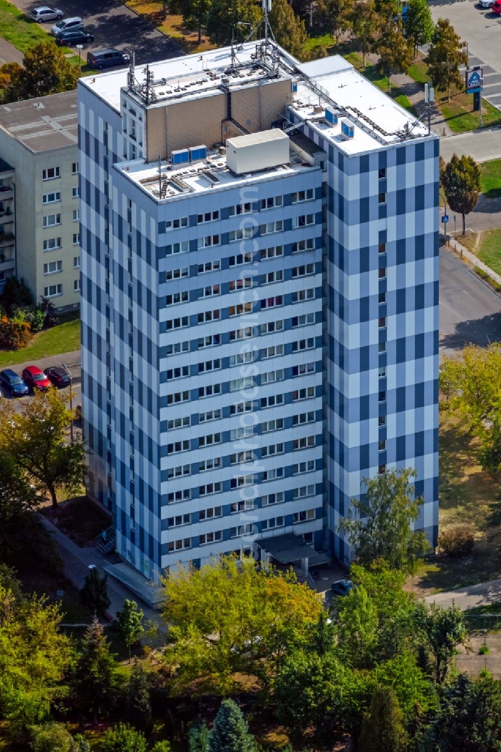 Aerial photograph Leipzig - High-rise building in the residential area on Komarowstrasse in the district Mockau in Leipzig in the state Saxony, Germany