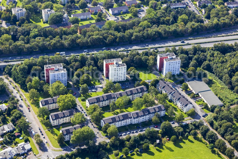 Aerial photograph Krefeld - High-rise building in the residential area on Max-Planck-Strasse in Krefeld in the Ruhr area in the federal state of North Rhine-Westphalia, Germany