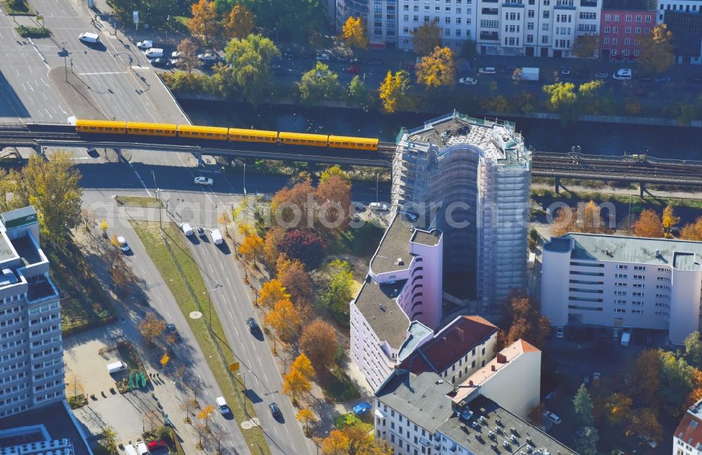 Aerial image Berlin - High-rise building in the residential area on Lichtenberger Strasse corner Holzmarktstrasse in Berlin, Germany