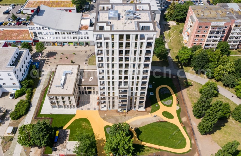 Leipzig from the bird's eye view: High-rise building in the residential area Lipsia-Turm in the district Gruenau-Mitte in Leipzig in the state Saxony, Germany