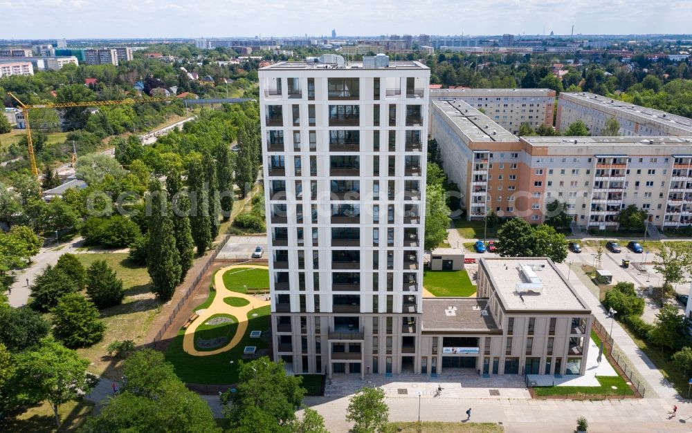 Aerial photograph Leipzig - High-rise building in the residential area Lipsia-Turm in the district Gruenau-Mitte in Leipzig in the state Saxony, Germany