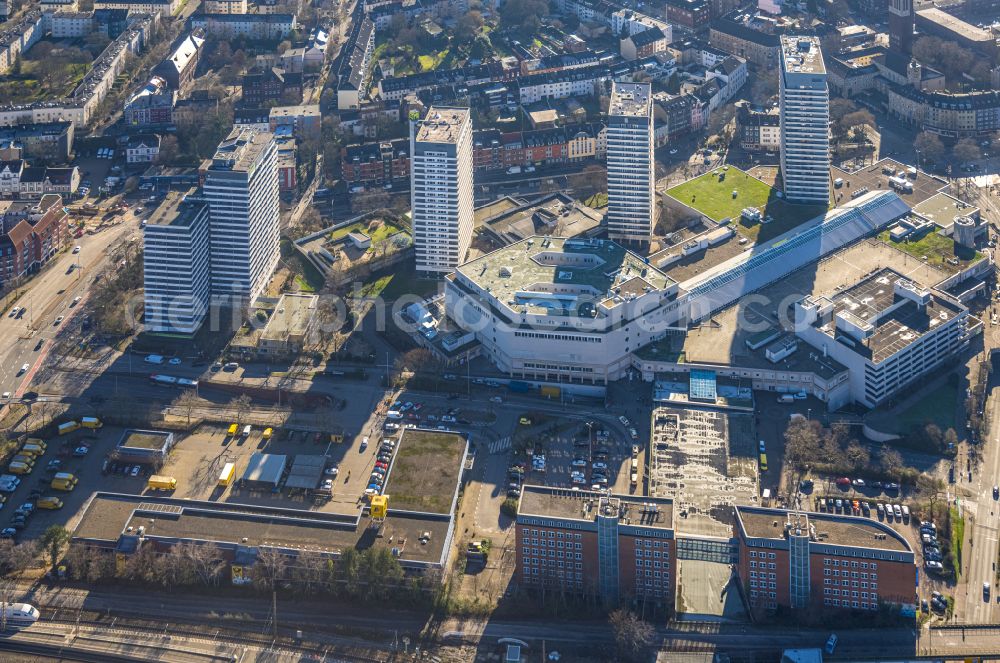 Mülheim an der Ruhr from the bird's eye view: High-rise building in the residential area on Hans-Bockler-Platz in Muelheim an der Ruhr in the Ruhr area in the state North Rhine-Westphalia, Germany