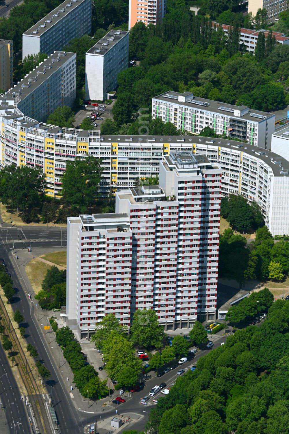 Aerial image Berlin - High-rise building in the residential area on place Platz der Vereinten Nationen in the district Friedrichshain in Berlin, Germany