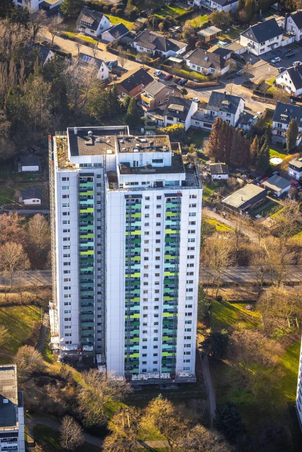 Aerial photograph Hagen - High-rise building in the residential area on Pappelstrasse in Hagen at Ruhrgebiet in the state North Rhine-Westphalia, Germany