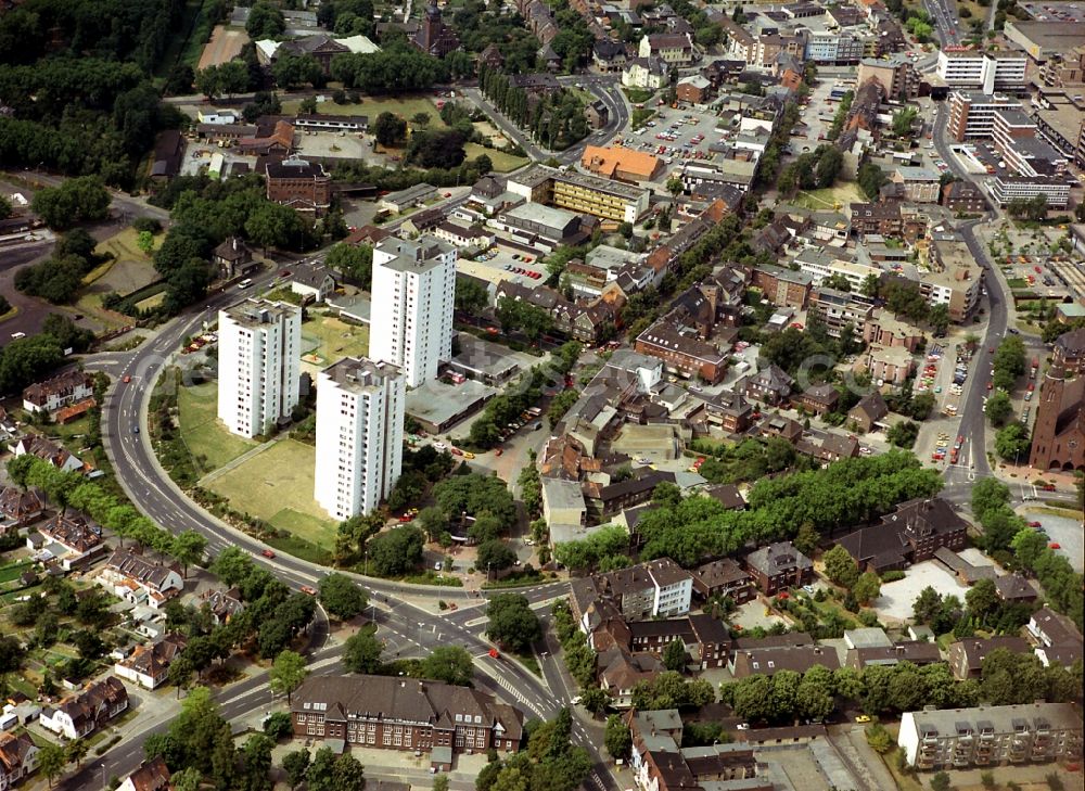 Kamp-Lintfort from the bird's eye view: High-rise building in the residential area Ringstrasse - Moerser Strasse in the district Niersenbruch in Kamp-Lintfort in the state North Rhine-Westphalia