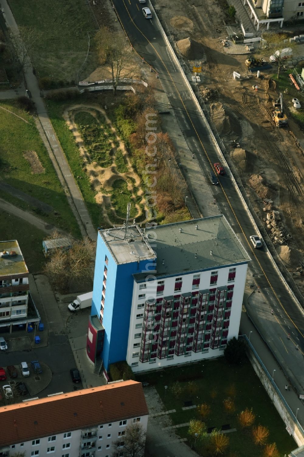 Aerial photograph Frankfurt (Oder) - High-rise building in the residential area Rosa-Luxemburg-Strasse in Frankfurt (Oder) in the state Brandenburg