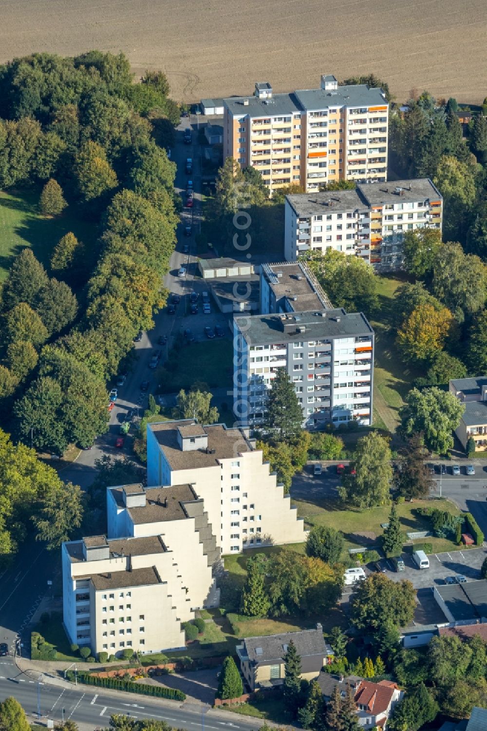 Unna from the bird's eye view: High-rise building in the residential area on Rosenweg in Unna in the state North Rhine-Westphalia, Germany