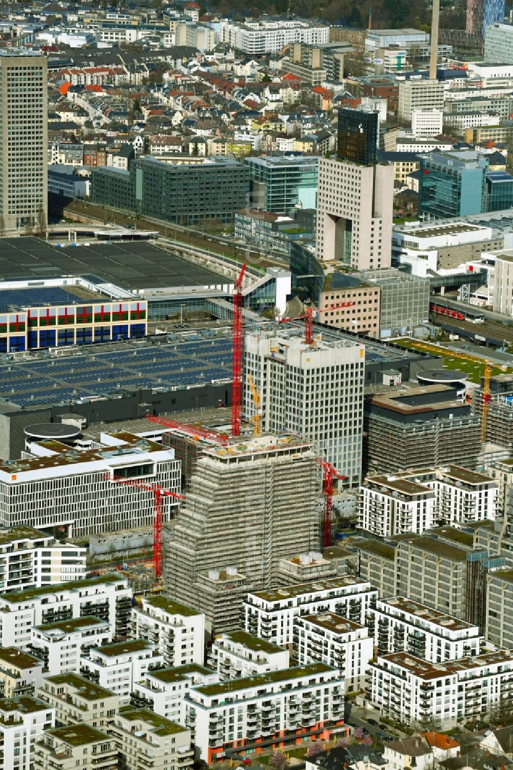 Aerial photograph Frankfurt am Main - High-rise building in the residential area SOLID Home an der Niedernhausener Strasse - Europaallee in the district Gallus in Frankfurt in the state Hesse, Germany