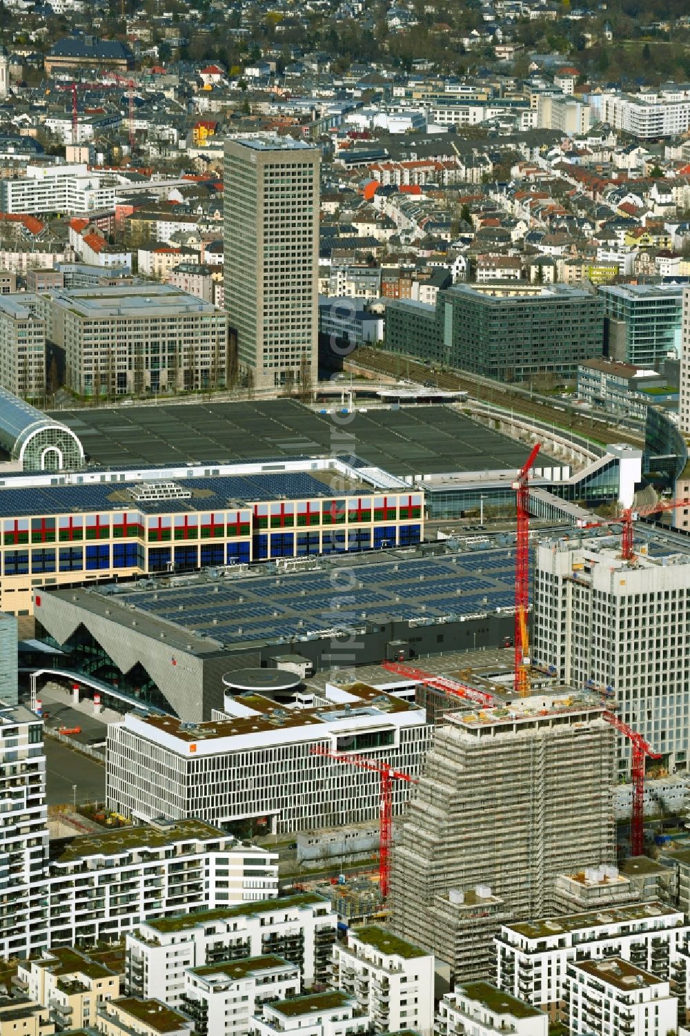 Frankfurt am Main from the bird's eye view: High-rise building in the residential area SOLID Home an der Niedernhausener Strasse - Europaallee in the district Gallus in Frankfurt in the state Hesse, Germany