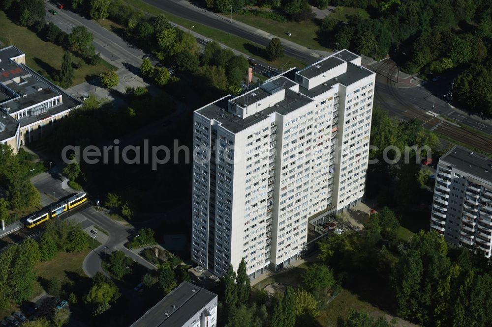 Aerial photograph Berlin - High-rise building in the residential area in district Marzahn in Berlin