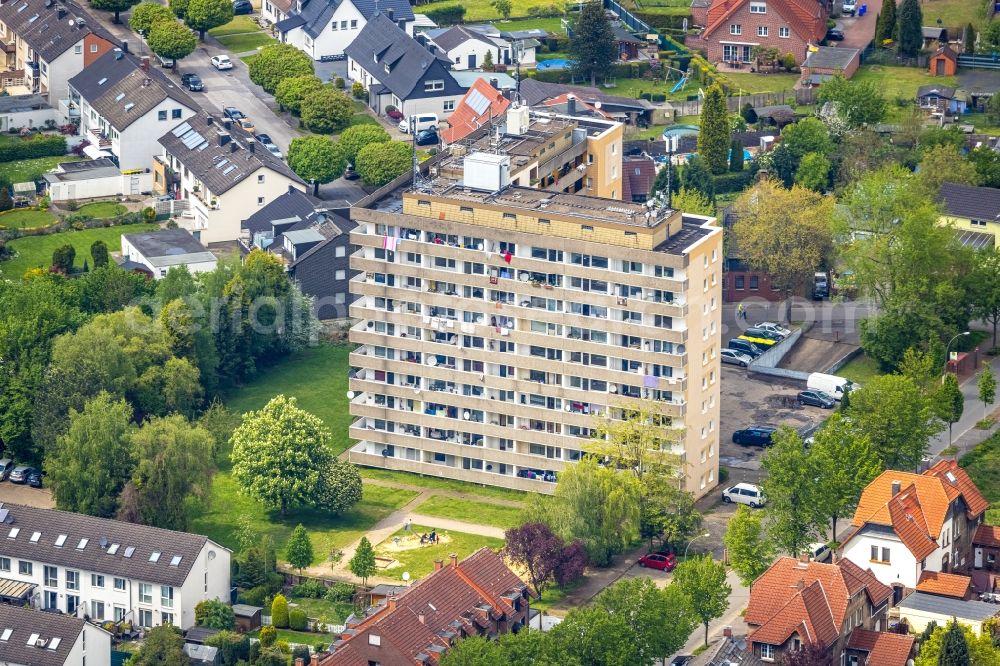 Aerial photograph Gladbeck - High-rise building in the residential area on Steinstrasse in Gladbeck at Ruhrgebiet in the state North Rhine-Westphalia, Germany