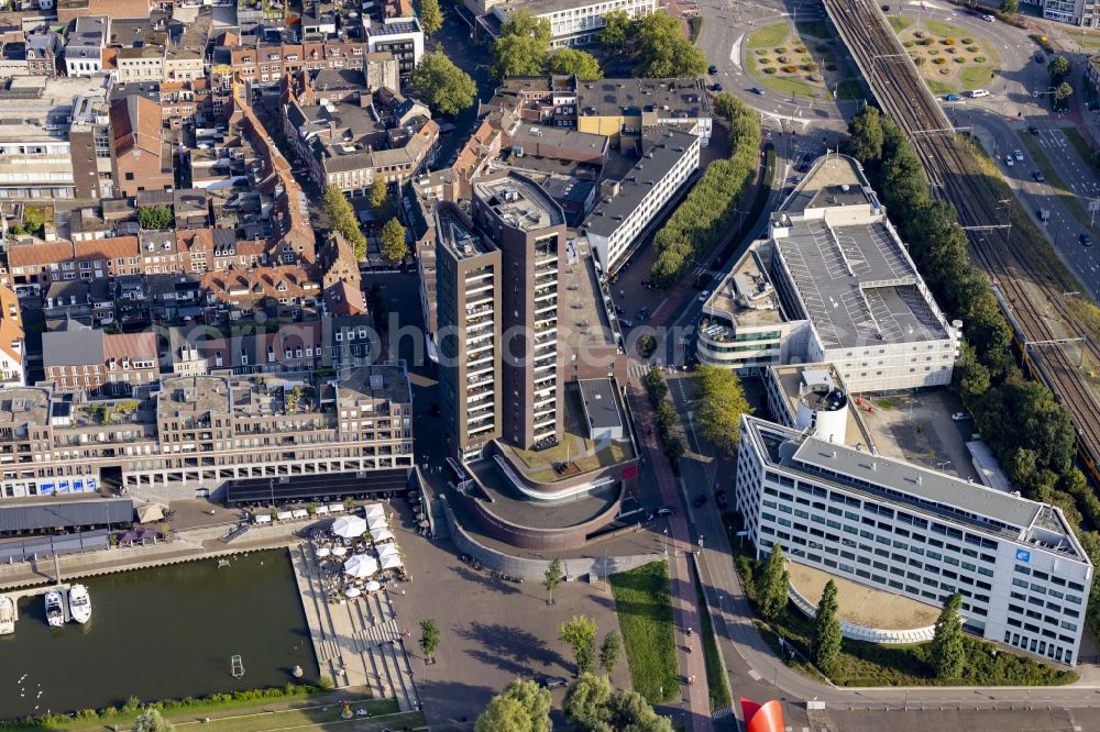 Venlo from the bird's eye view: High-rise building in the residential area on street Wijngaardstraat in Venlo in Limburg, Netherlands