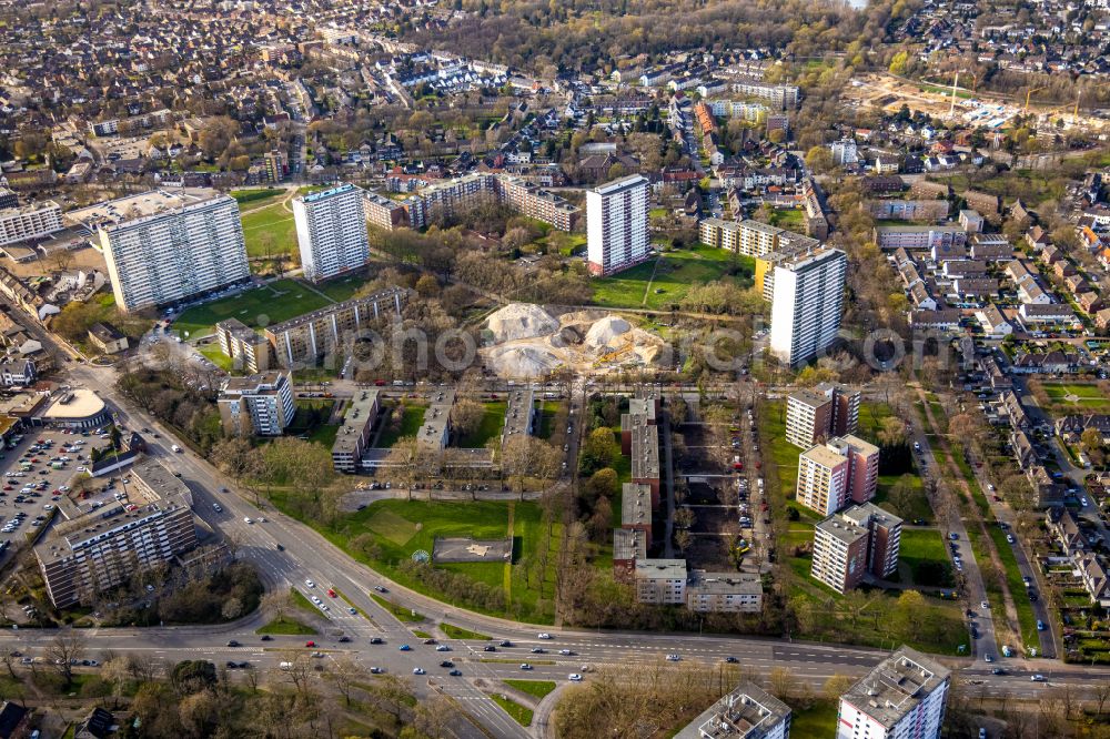 Aerial photograph Duisburg - High-rise building in the residential area Weisser Riese between Husemannstrasse and Moerser Strasse in the district of Hochheide in Duisburg in the state of North Rhine-Westphalia, Germany