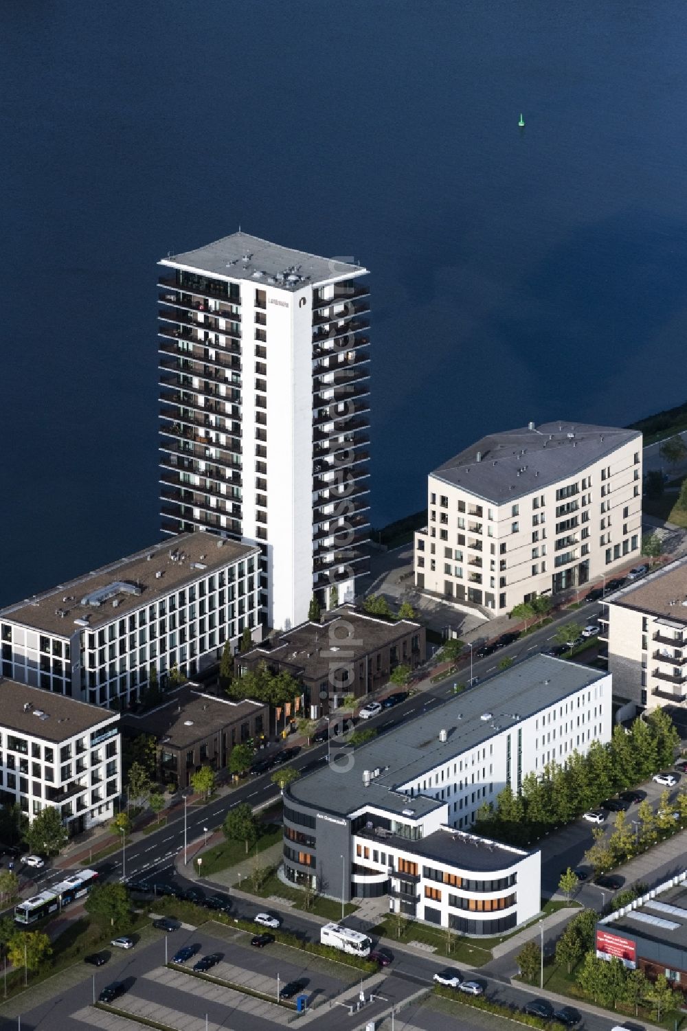 Aerial photograph Bremen - High-rise building in the residential area on Weser in Bremen, Germany