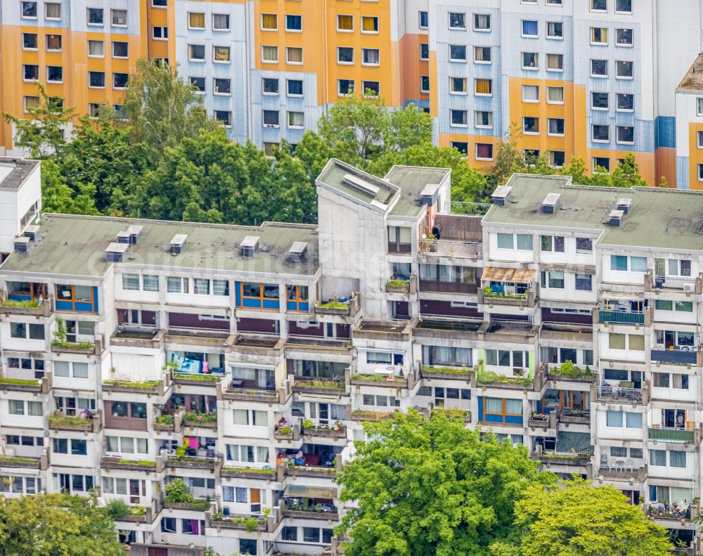 Bochum from the bird's eye view: High-rise building in the residential area between Marktstrasse and Strasse Girondelle in Bochum at Ruhrgebiet in the state North Rhine-Westphalia, Germany