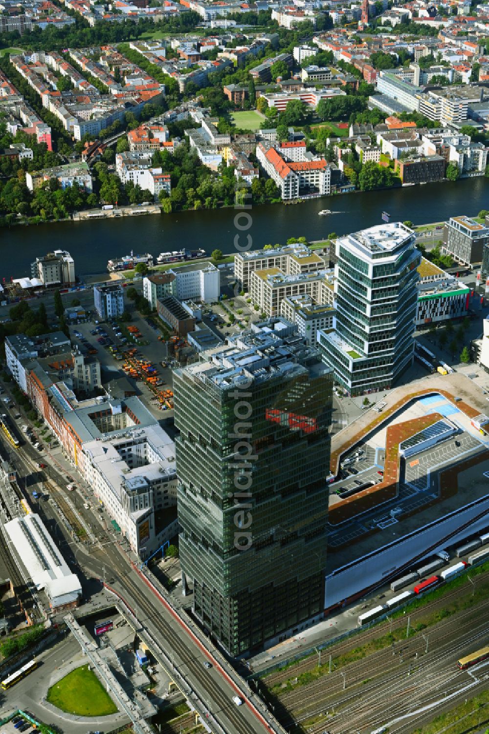 Aerial image Berlin - High-rise building complex EDGE East Side - Amazon Tower on Tamara-Danz-Strasse - Warschauer Bruecke - Helene-Ernst-Strasse in the Friedrichshain district in Berlin, Germany