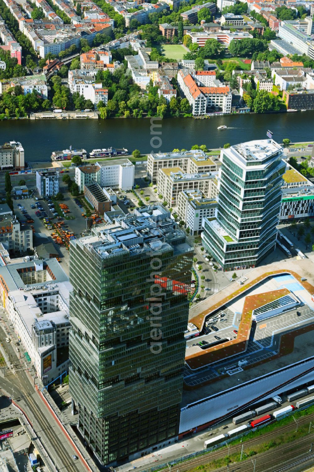 Aerial photograph Berlin - High-rise building complex EDGE East Side - Amazon Tower on Tamara-Danz-Strasse - Warschauer Bruecke - Helene-Ernst-Strasse in the Friedrichshain district in Berlin, Germany