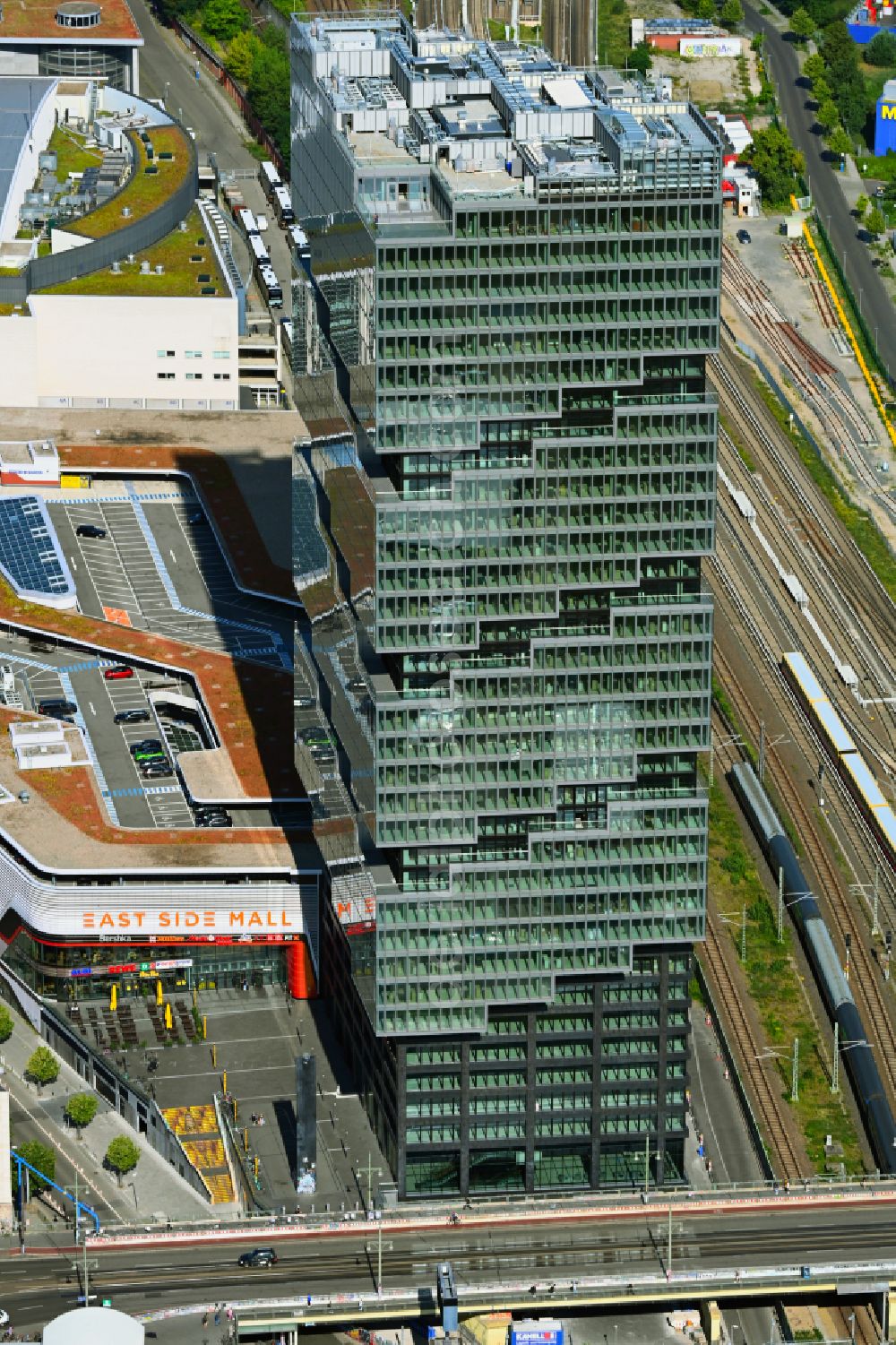 Aerial image Berlin - High-rise building complex EDGE East Side - Amazon Tower on Tamara-Danz-Strasse - Warschauer Bruecke - Helene-Ernst-Strasse in the Friedrichshain district in Berlin, Germany