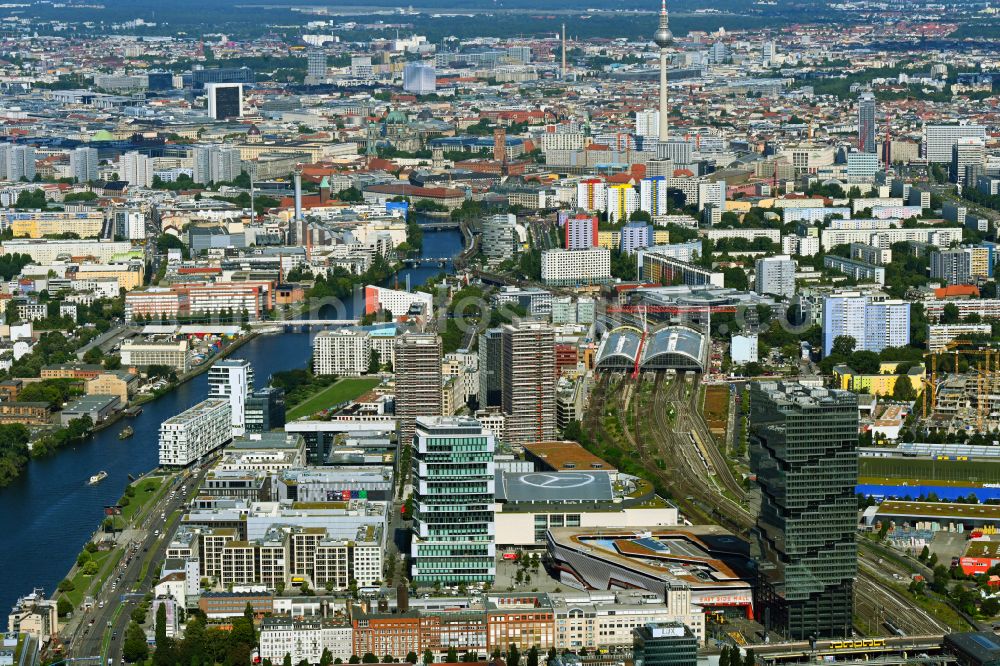 Aerial photograph Berlin - High-rise building complex EDGE East Side - Amazon Tower on Tamara-Danz-Strasse - Warschauer Bruecke - Helene-Ernst-Strasse in the Friedrichshain district in Berlin, Germany