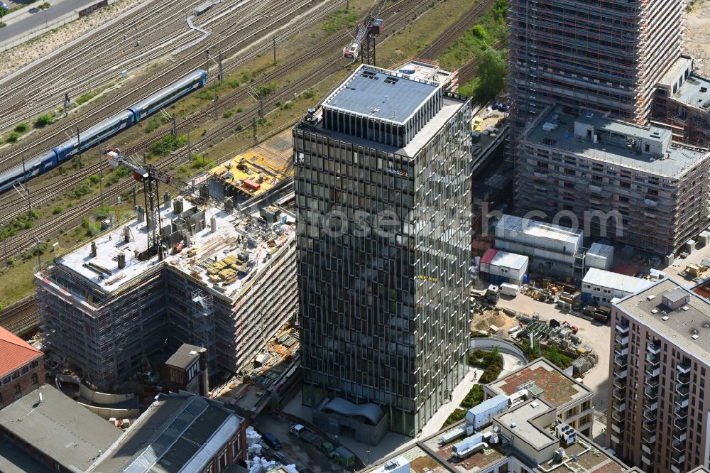 Aerial photograph Berlin - High-rise building complex Hochhaus on Postbahnhof in the district Friedrichshain in Berlin, Germany