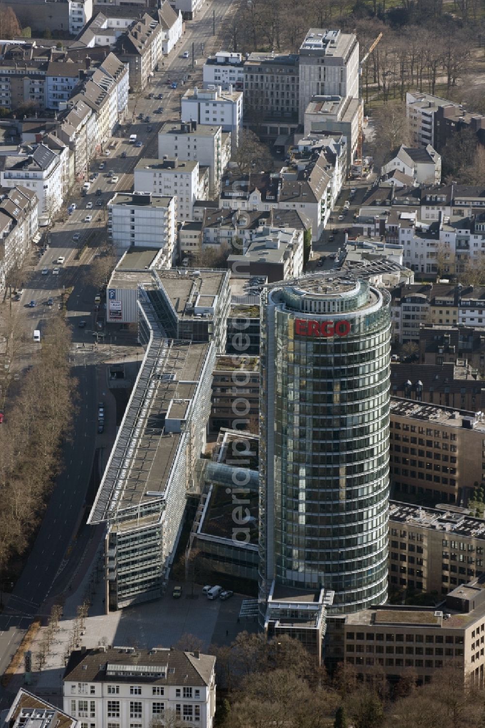 Aerial image Düsseldorf - View of the high-rise office buildings and the headquarters of the ERGO Insurance of the ERGO Insurance Group in Victoria square in Duesseldorf