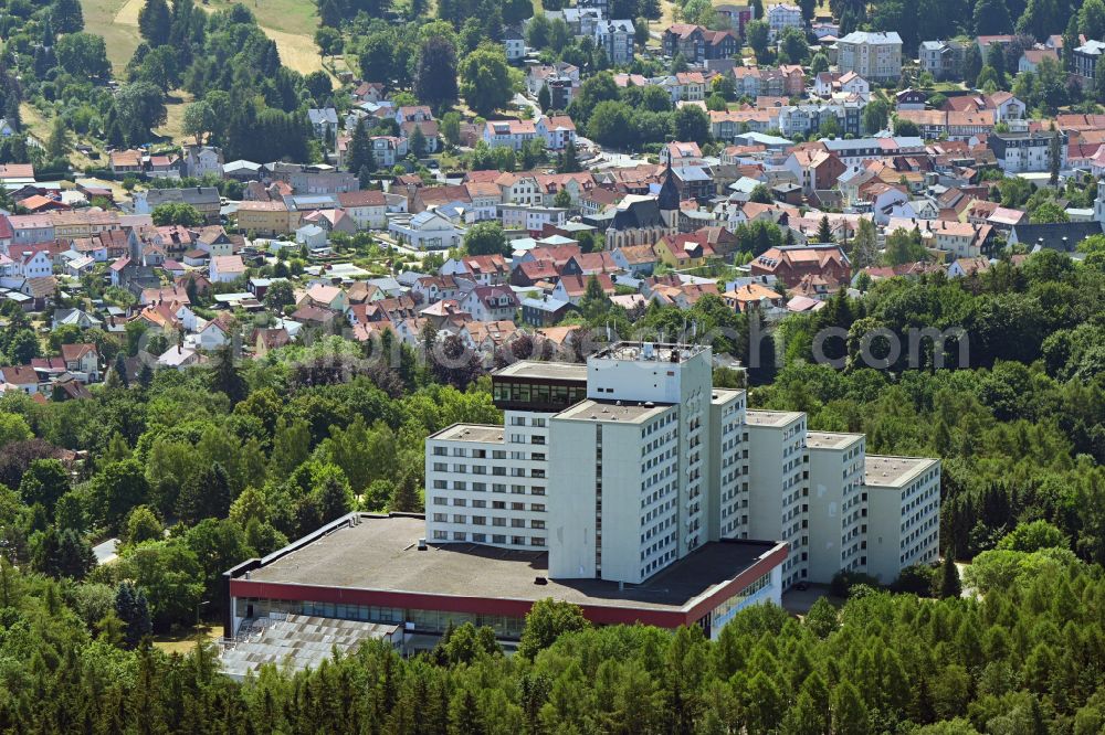 Friedrichroda from the bird's eye view: High-rise building of the hotel complex Ahorn Berghotel in Friedrichroda in the Thuringian Forest in the state Thuringia, Germany