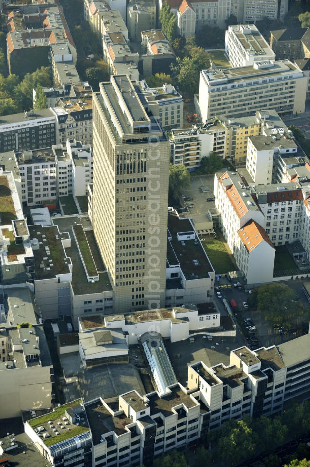 Aerial photograph Berlin - Charlottenburg - Blick auf das Hochhaus am Kudamm Carrée in Berlin- Charlottenburg. Das Hochhaus ist nach der Vollsanierung 1995 eines der modernsten Bürogebäude in Berlin. View of the skyscraper at the Kurfürstendamm Carrée in Berlin-Charlottenburg . The high-rise after the full restoration in 1995 is one of the most modern office building in Berlin.