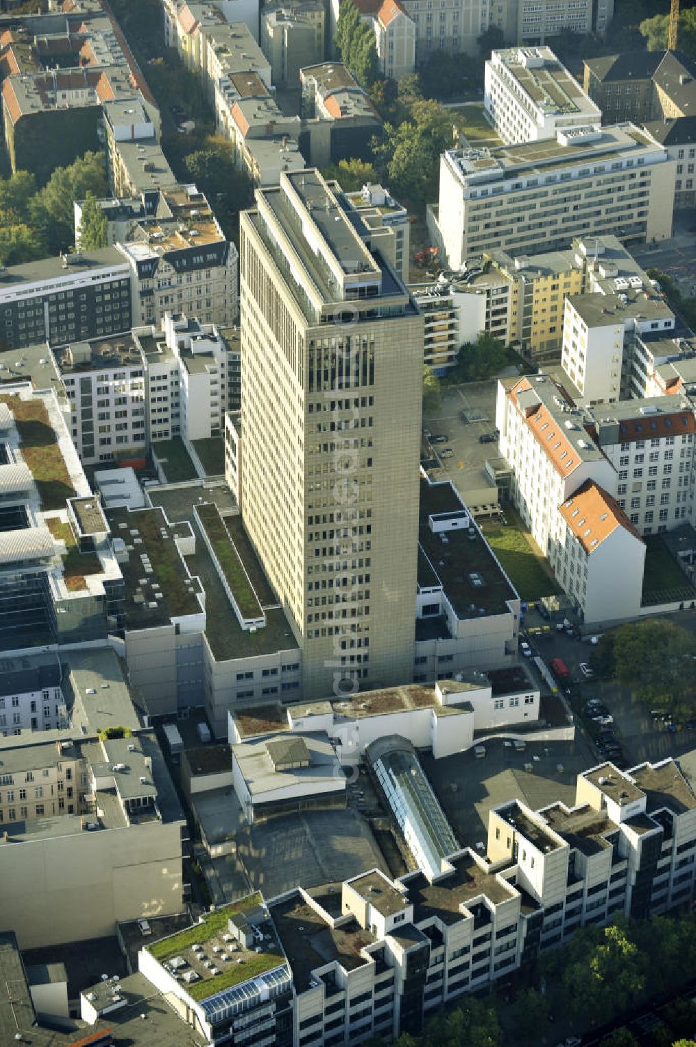 Berlin - Charlottenburg from above - Blick auf das Hochhaus am Kudamm Carrée in Berlin- Charlottenburg. Das Hochhaus ist nach der Vollsanierung 1995 eines der modernsten Bürogebäude in Berlin. View of the skyscraper at the Kurfürstendamm Carrée in Berlin-Charlottenburg . The high-rise after the full restoration in 1995 is one of the most modern office building in Berlin.