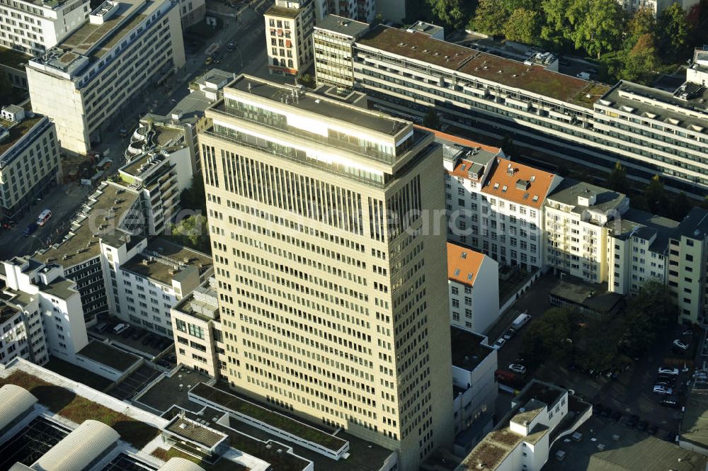 Aerial photograph Berlin - Charlottenburg - Blick auf das Hochhaus am Kudamm Carrée in Berlin- Charlottenburg. Das Hochhaus ist nach der Vollsanierung 1995 eines der modernsten Bürogebäude in Berlin. View of the skyscraper at the Kurfürstendamm Carrée in Berlin-Charlottenburg . The high-rise after the full restoration in 1995 is one of the most modern office building in Berlin.