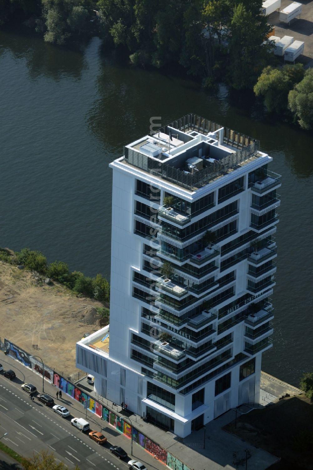 Aerial image Berlin - Project Living Levels at Muhlenstrasse on the banks of the River Spree in Berlin - Friedrichshain. On the grounds of the Berlin Wall border strip at the EastSideGallery, the company Living Bauhaus is building a futuristic high-rise residential. The real estate service company City & Home GmbH manages the available apartments