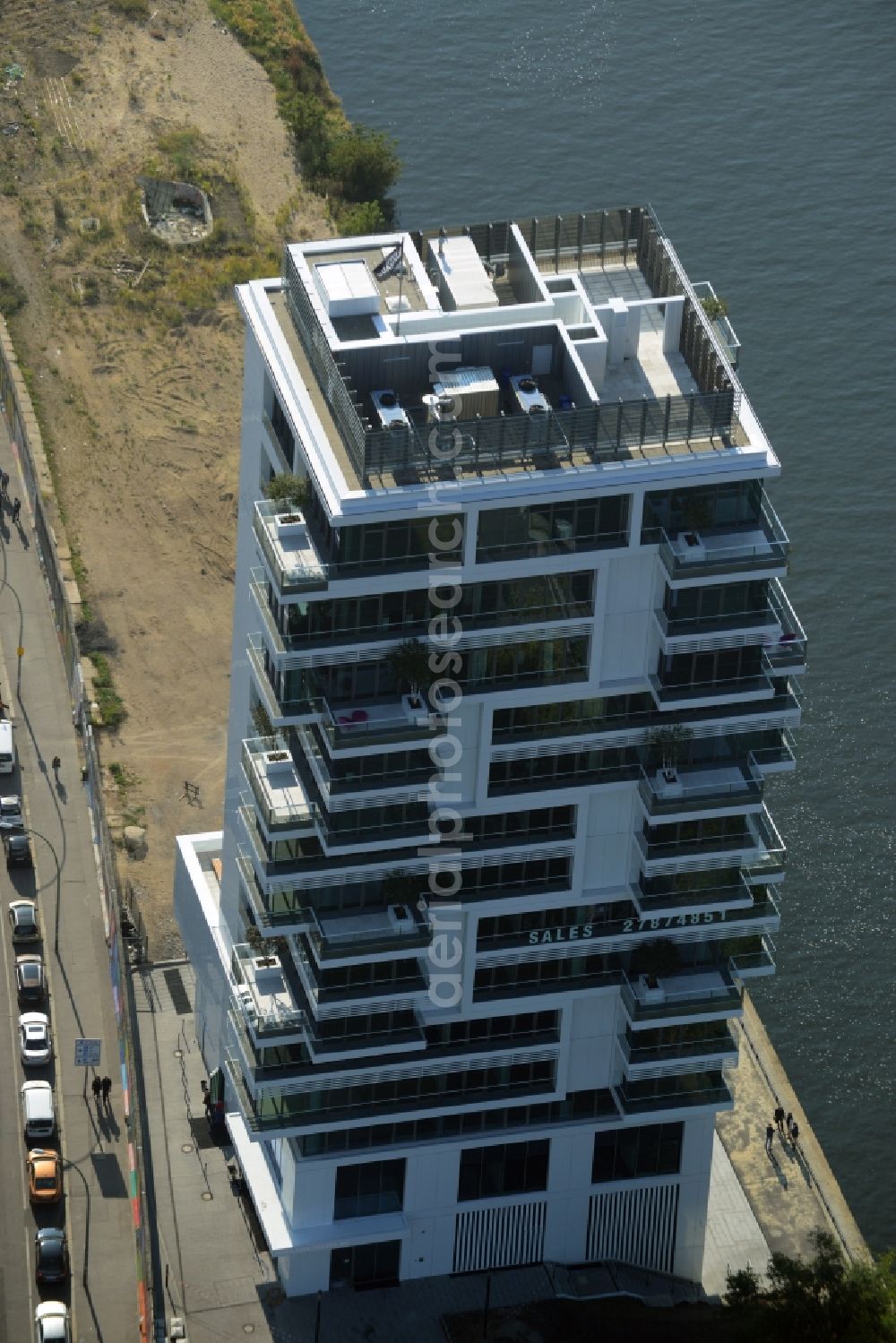 Berlin from the bird's eye view: Project Living Levels at Muhlenstrasse on the banks of the River Spree in Berlin - Friedrichshain. On the grounds of the Berlin Wall border strip at the EastSideGallery, the company Living Bauhaus is building a futuristic high-rise residential. The real estate service company City & Home GmbH manages the available apartments