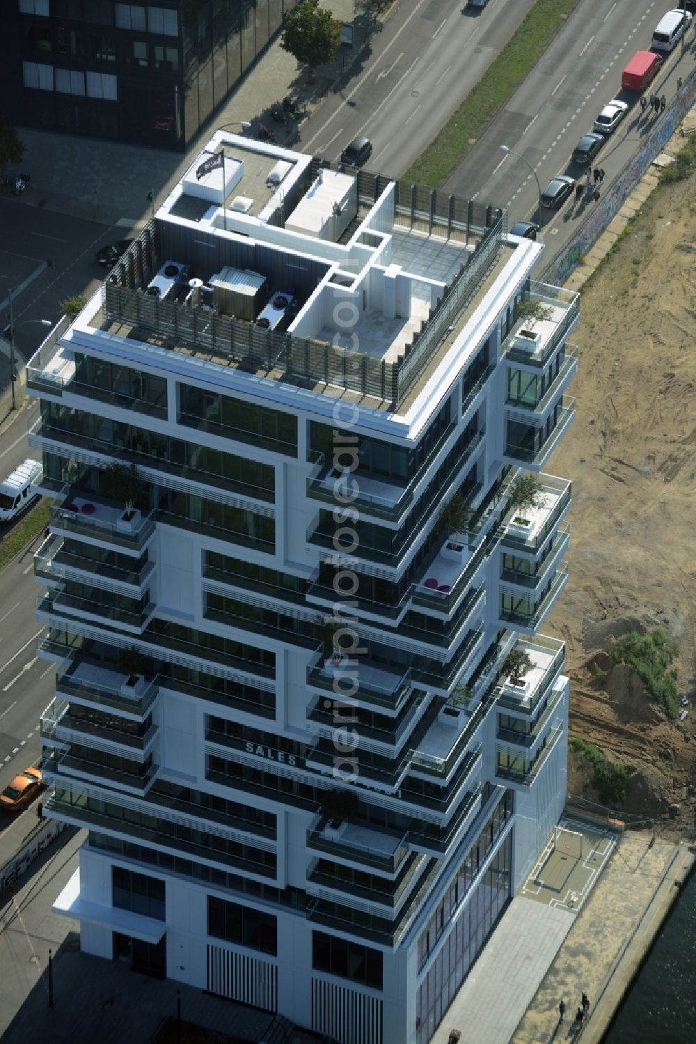 Aerial image Berlin - Project Living Levels at Muhlenstrasse on the banks of the River Spree in Berlin - Friedrichshain. On the grounds of the Berlin Wall border strip at the EastSideGallery, the company Living Bauhaus is building a futuristic high-rise residential. The real estate service company City & Home GmbH manages the available apartments