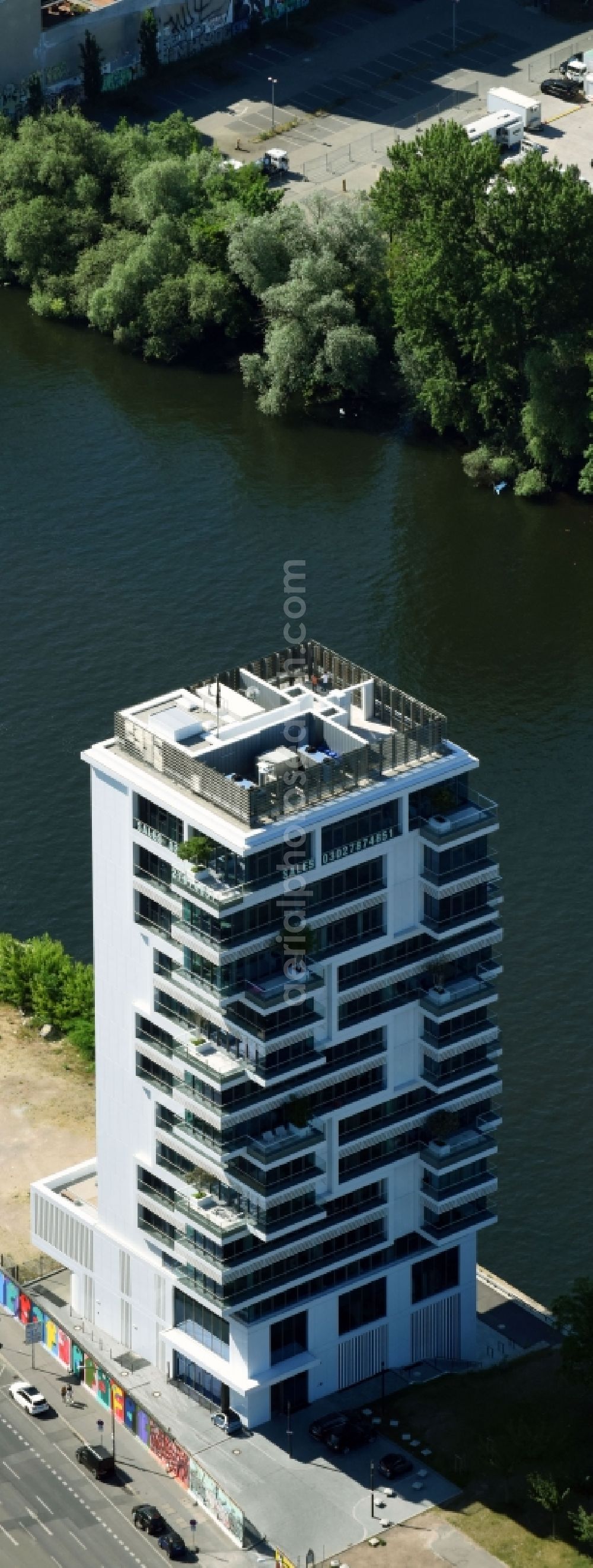 Aerial image Berlin - Project Living Levels at Muhlenstrasse on the banks of the River Spree in Berlin - Friedrichshain. On the grounds of the Berlin Wall border strip at the EastSideGallery, the company Living Bauhaus is building a futuristic high-rise residential. The real estate service company City & Home GmbH manages the available apartments