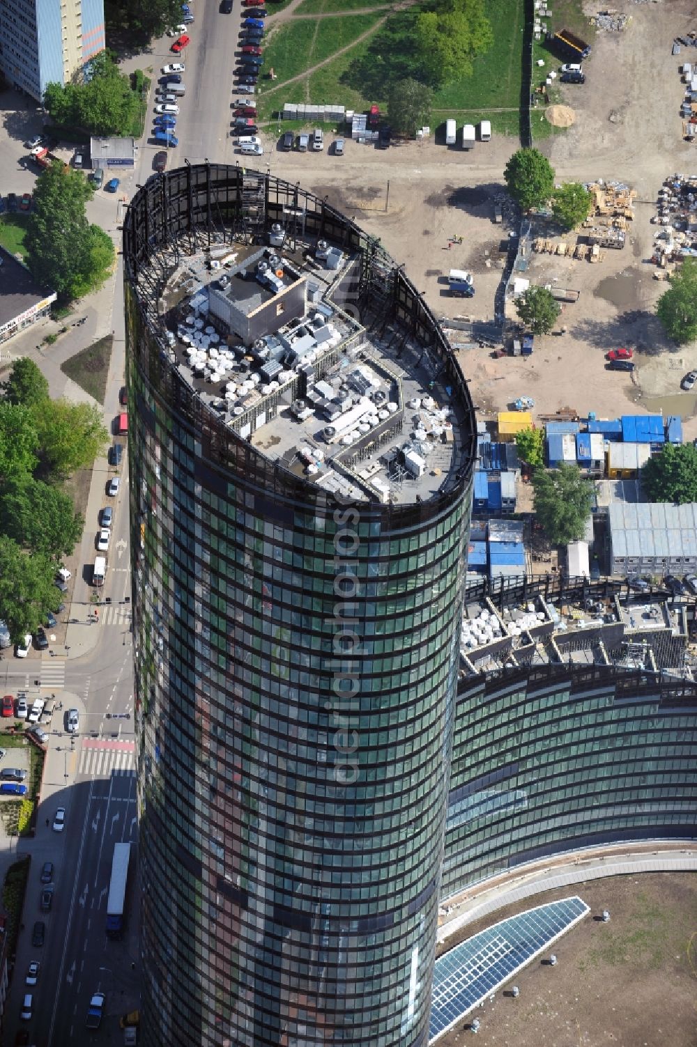 Aerial photograph Wroclaw / Breslau - The newly constructed high-rise sky tower in Wroclaw / Breslau. The modern residential and commercial building is 260 meters, the tallest building in Poland. Architect is Dariusz Dziubi?ski Studio Archiektoniczne FOLD s.c
