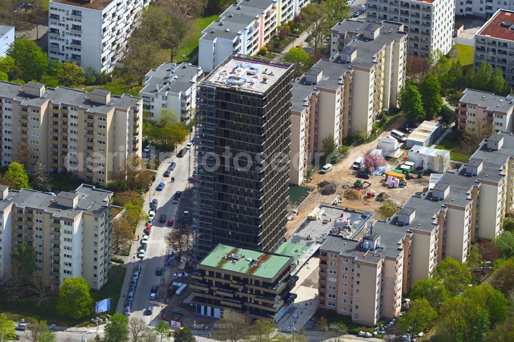 Aerial photograph Berlin - High-rise construction site for a new residential and commercial building Theodor-Loos-Weg corner Wutzkyallee in the district Buckow in Berlin, Germany