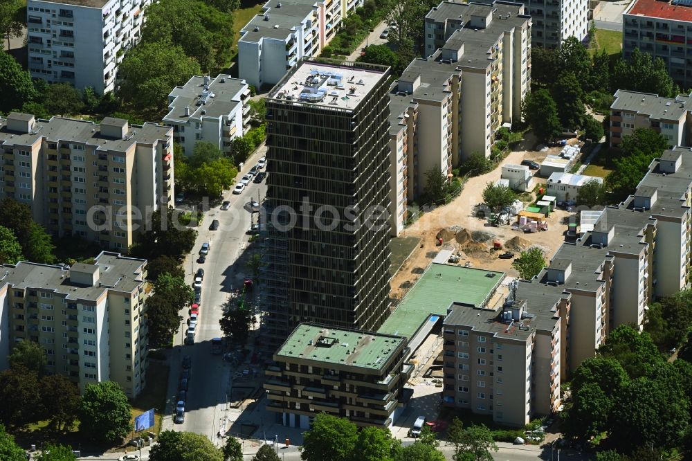 Aerial photograph Berlin - High-rise construction site for a new residential and commercial building Theodor-Loos-Weg corner Wutzkyallee in the district Buckow in Berlin, Germany