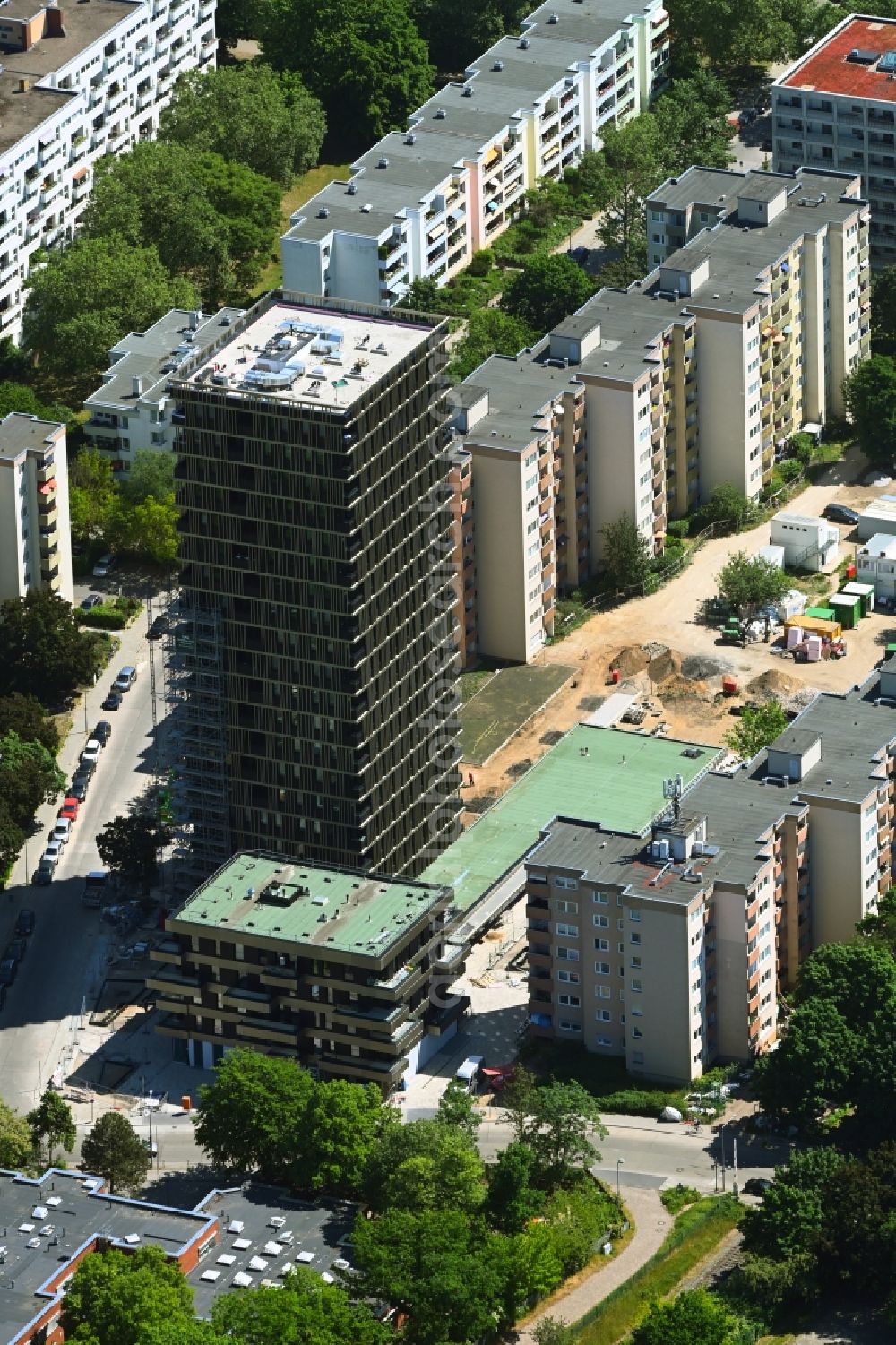 Berlin from above - High-rise construction site for a new residential and commercial building Theodor-Loos-Weg corner Wutzkyallee in the district Buckow in Berlin, Germany