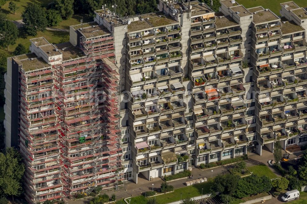 Aerial image Dortmund - View at the terrace high-rise complex Hannibal in the district of Dorstfeld in Dortmund in the federal state North Rhine-Westphalia. View at the terrace high-rise complex in the district of Hannibal Dorstfeld in Dortmund in the federal state North Rhine-Westphalia . This high-rise complex of the 70s with 402 flats for 2000 people applies as a social focal points of the city. Owner is an Israeli investor group