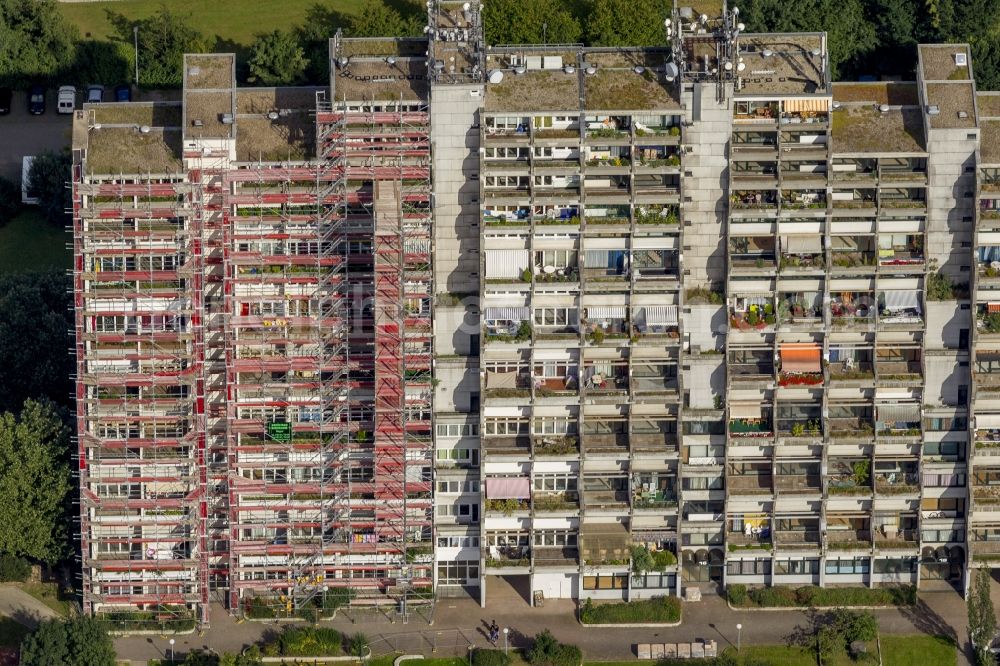 Dortmund from above - View at the terrace high-rise complex Hannibal in the district of Dorstfeld in Dortmund in the federal state North Rhine-Westphalia. View at the terrace high-rise complex in the district of Hannibal Dorstfeld in Dortmund in the federal state North Rhine-Westphalia . This high-rise complex of the 70s with 402 flats for 2000 people applies as a social focal points of the city. Owner is an Israeli investor group