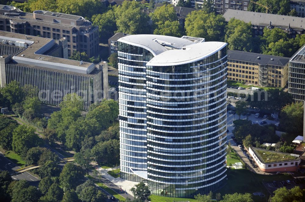 Aerial photograph Düsseldorf - Office buildings and commercial high-rise complex Sky Office on street Kennedydamm in the district Golzheim in Duesseldorf at Ruhrgebiet in the state North Rhine-Westphalia, Germany