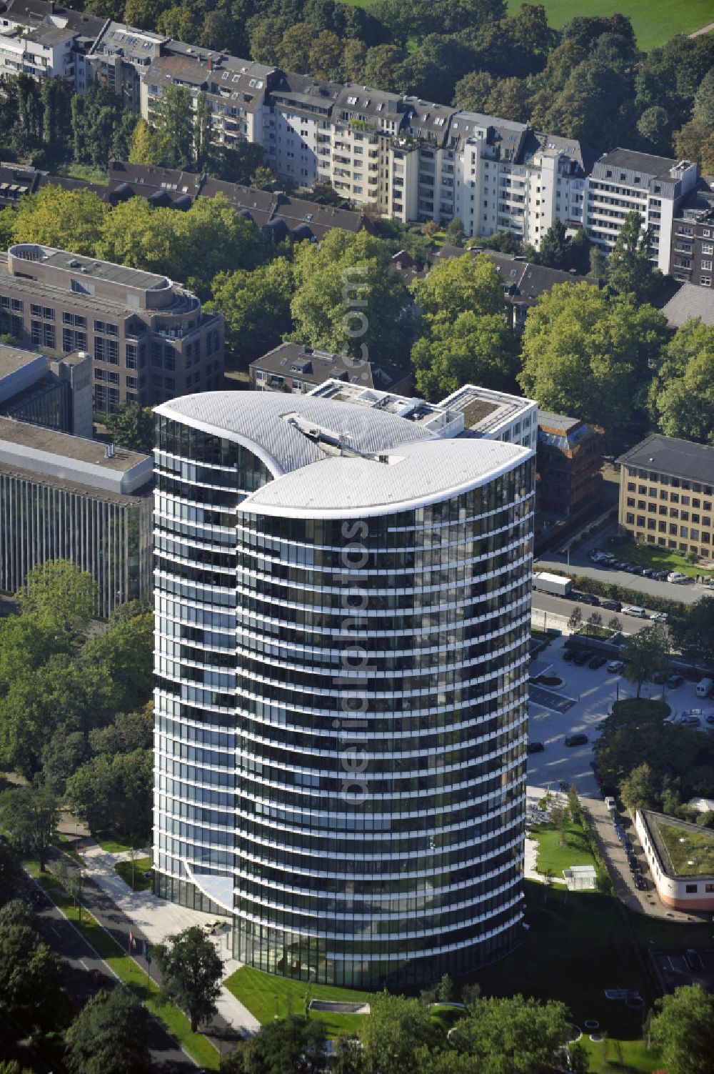 Düsseldorf from above - Office buildings and commercial high-rise complex Sky Office on street Kennedydamm in the district Golzheim in Duesseldorf at Ruhrgebiet in the state North Rhine-Westphalia, Germany