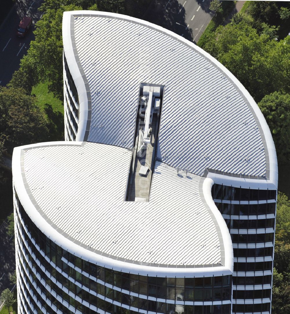 Düsseldorf from above - Office buildings and commercial high-rise complex Sky Office on street Kennedydamm in the district Golzheim in Duesseldorf at Ruhrgebiet in the state North Rhine-Westphalia, Germany