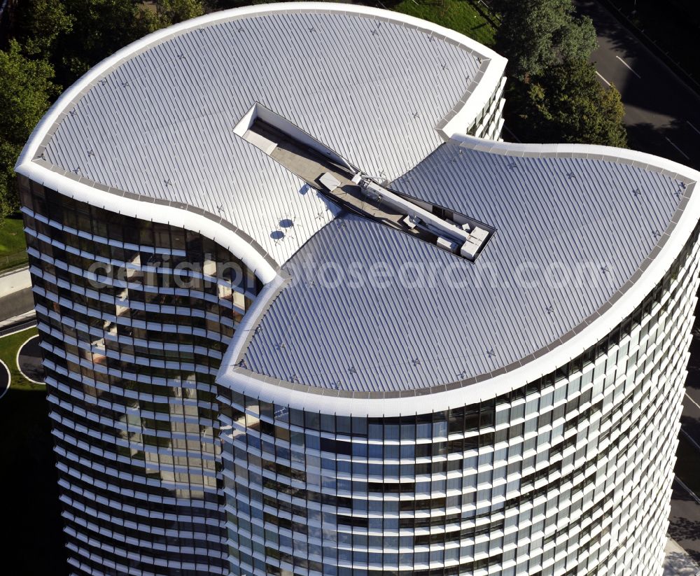 Düsseldorf from the bird's eye view: Office buildings and commercial high-rise complex Sky Office on street Kennedydamm in the district Golzheim in Duesseldorf at Ruhrgebiet in the state North Rhine-Westphalia, Germany