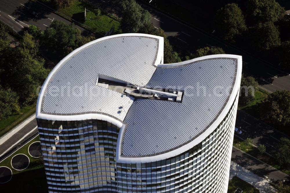 Aerial photograph Düsseldorf - Office buildings and commercial high-rise complex Sky Office on street Kennedydamm in the district Golzheim in Duesseldorf at Ruhrgebiet in the state North Rhine-Westphalia, Germany