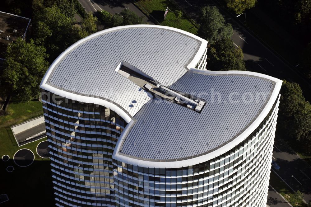 Düsseldorf from the bird's eye view: Office buildings and commercial high-rise complex Sky Office on street Kennedydamm in the district Golzheim in Duesseldorf at Ruhrgebiet in the state North Rhine-Westphalia, Germany