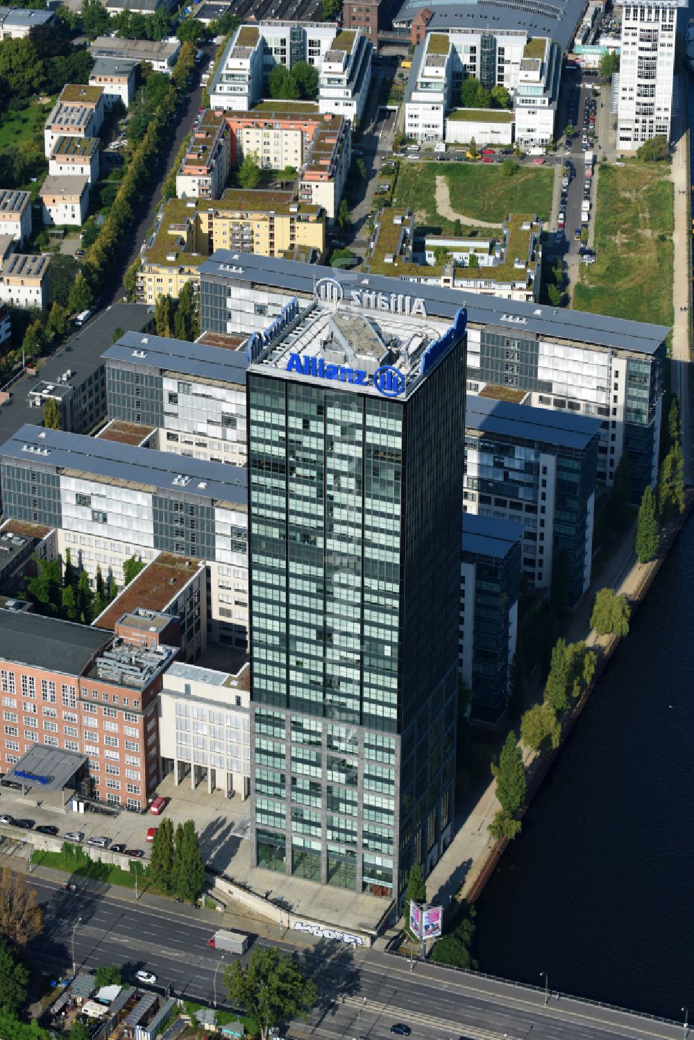 Aerial image Berlin - Office buildings and commercial high-rise complex Treptower on street An den Treptowers in the district Treptow in Berlin, Germany