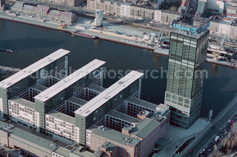 Aerial photograph Berlin - Office buildings and commercial high-rise complex Treptower on street An den Treptowers in the district Treptow in Berlin, Germany