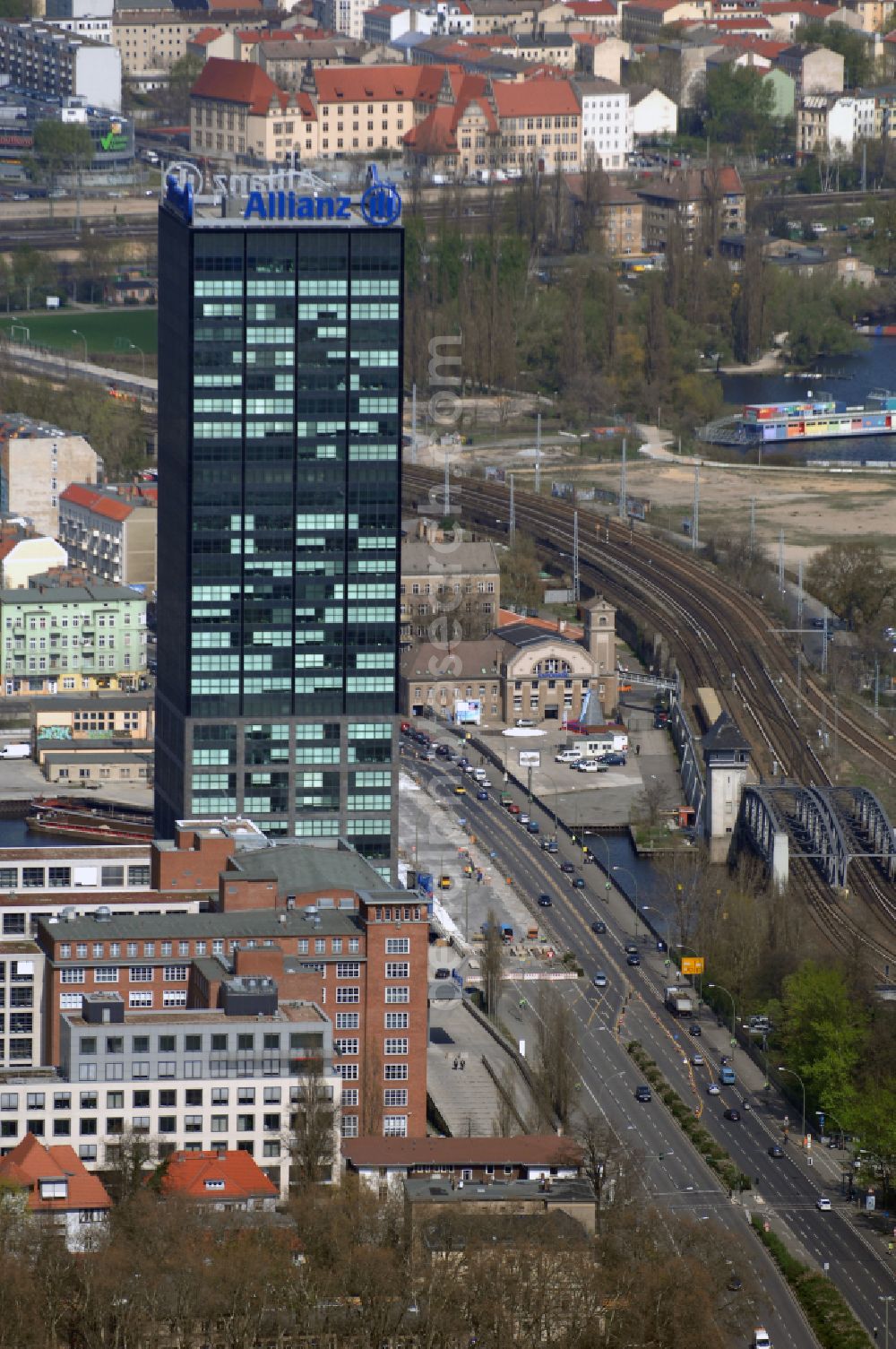 Berlin from the bird's eye view: Office buildings and commercial high-rise complex Treptower on street An den Treptowers in the district Treptow in Berlin, Germany